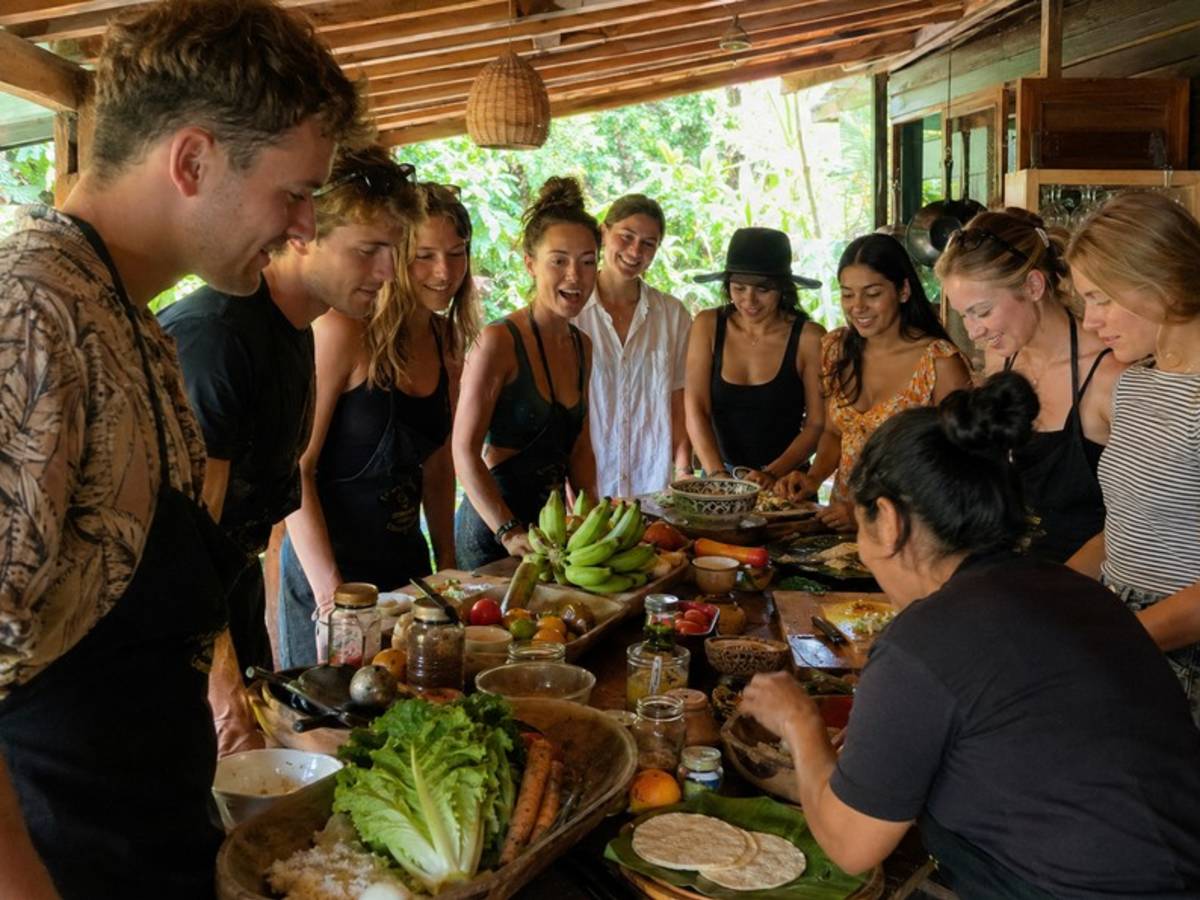 Travellers joining a Costa Rican cooking class
