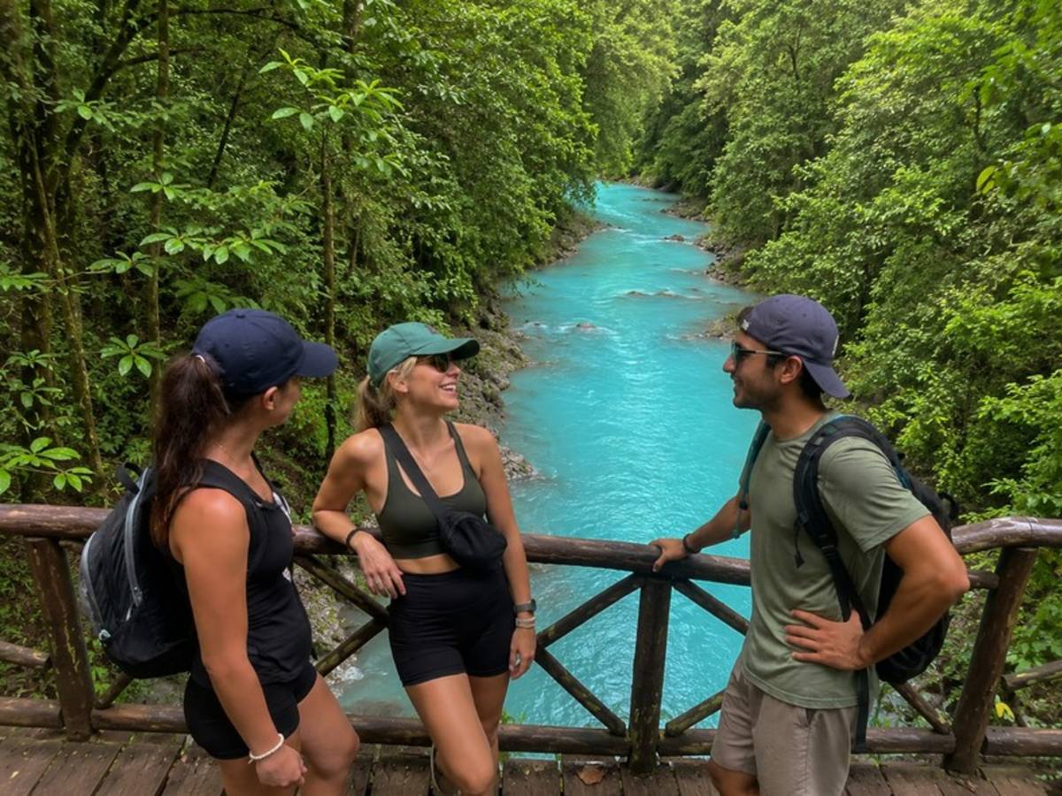 Travellers overlooking the turquoise Rio Celeste in Costa Rica