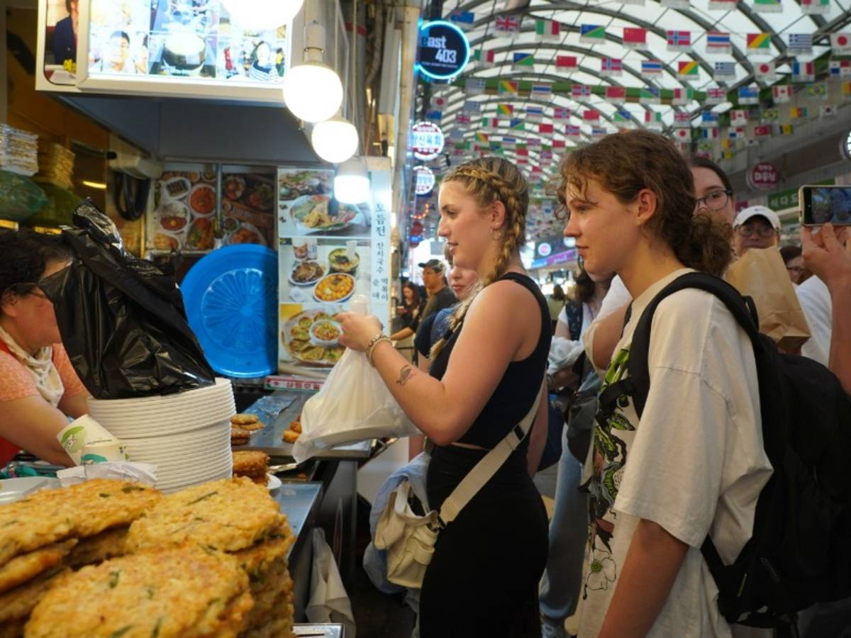 Visit Gwangjang Market