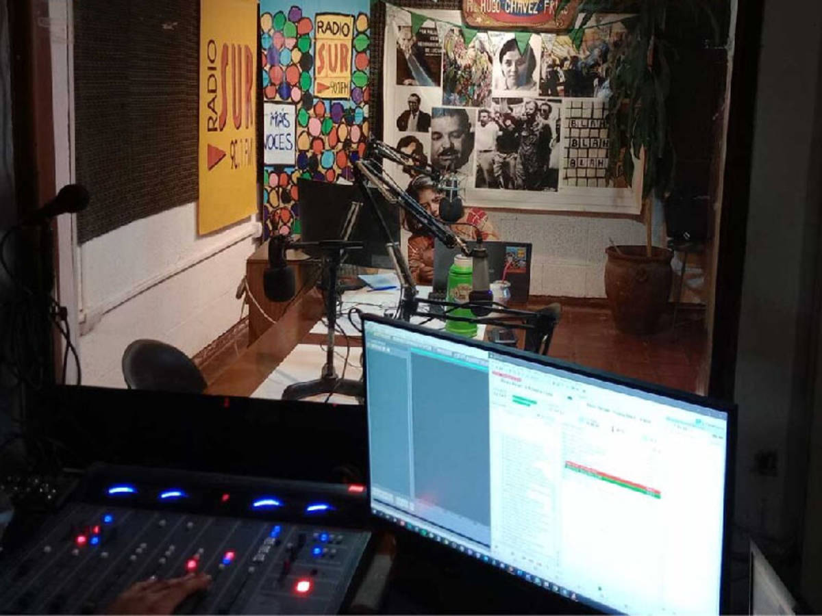 volunteer in the journalism program