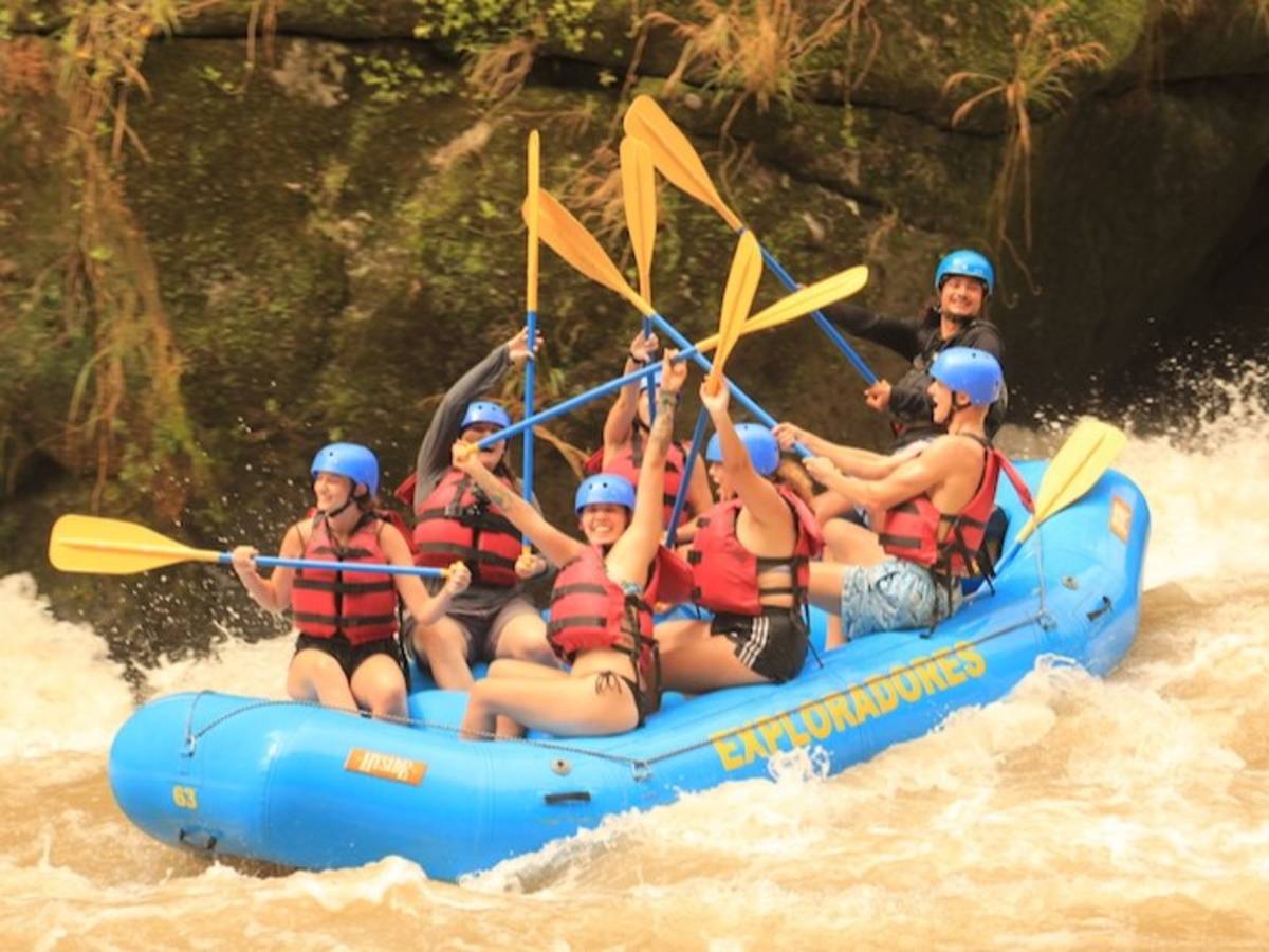 Volunteers overnight rafting experience in the jungles of Costa Rica