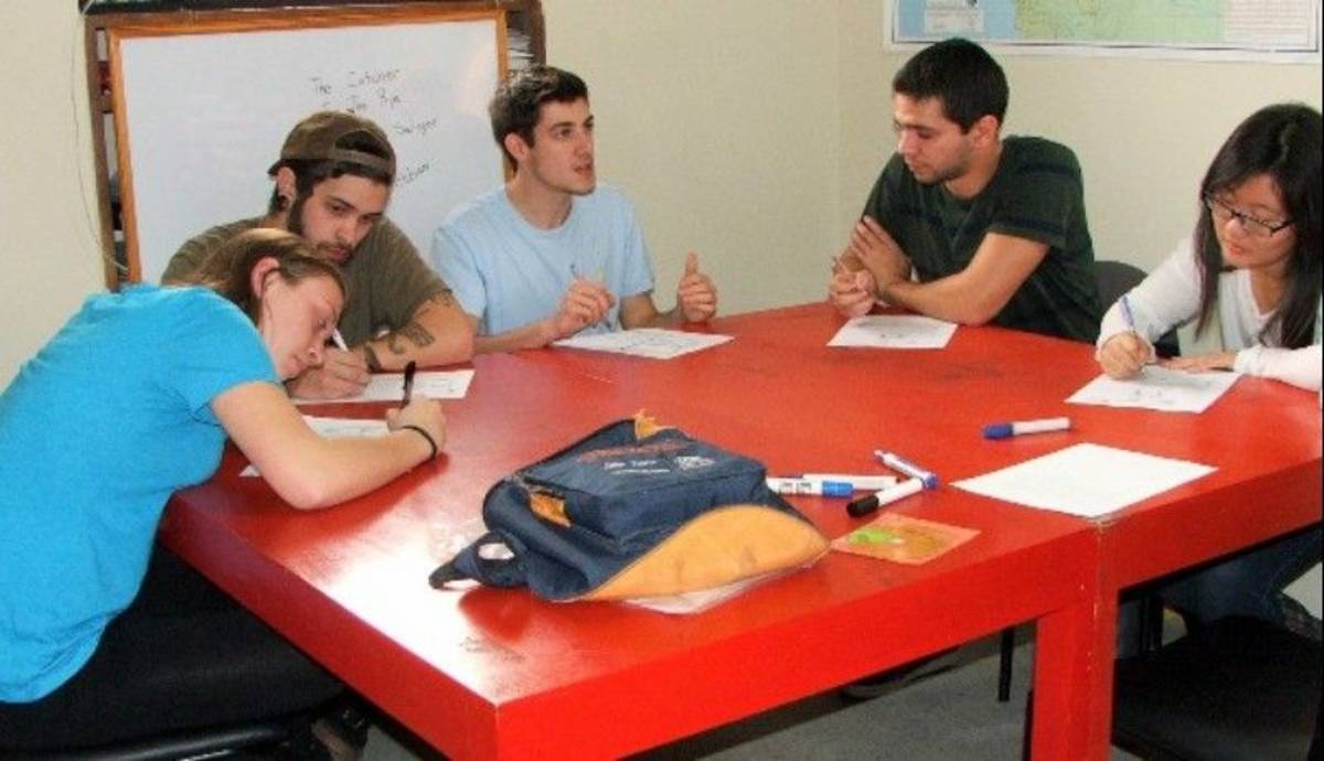 students learning spanish in ecuador