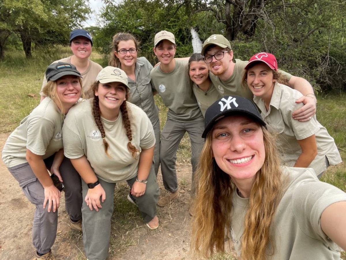 A group of volunteers at Moholoholo