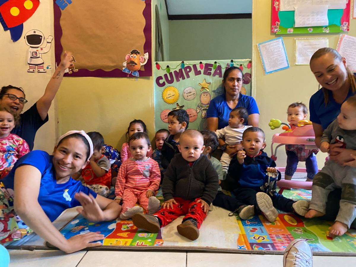 A group of Volunteers with a class of young Children in Costa Rica