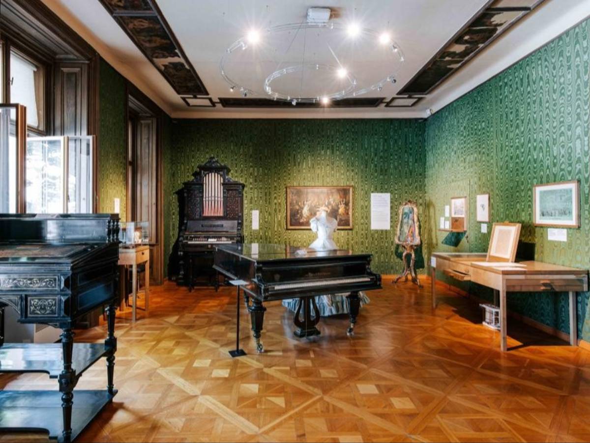 A piano practice room at IES Abroad Vienna.