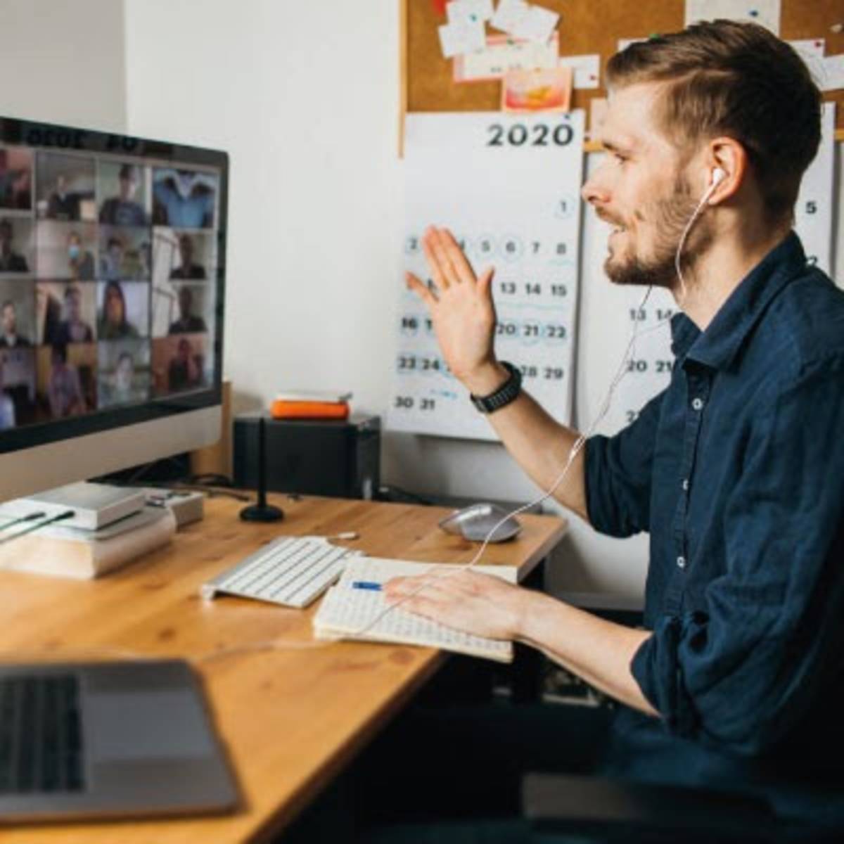 A TEFL teacher with his virtual students