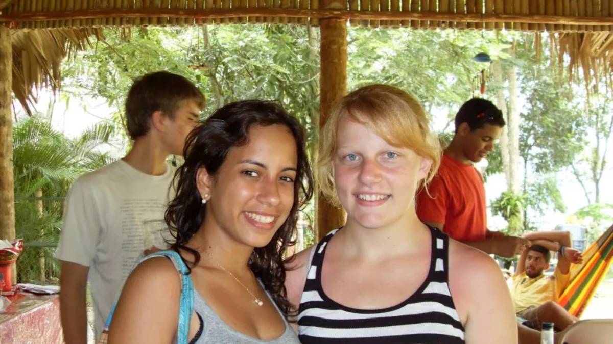 AFS-USA student with host family in Dominican Republic