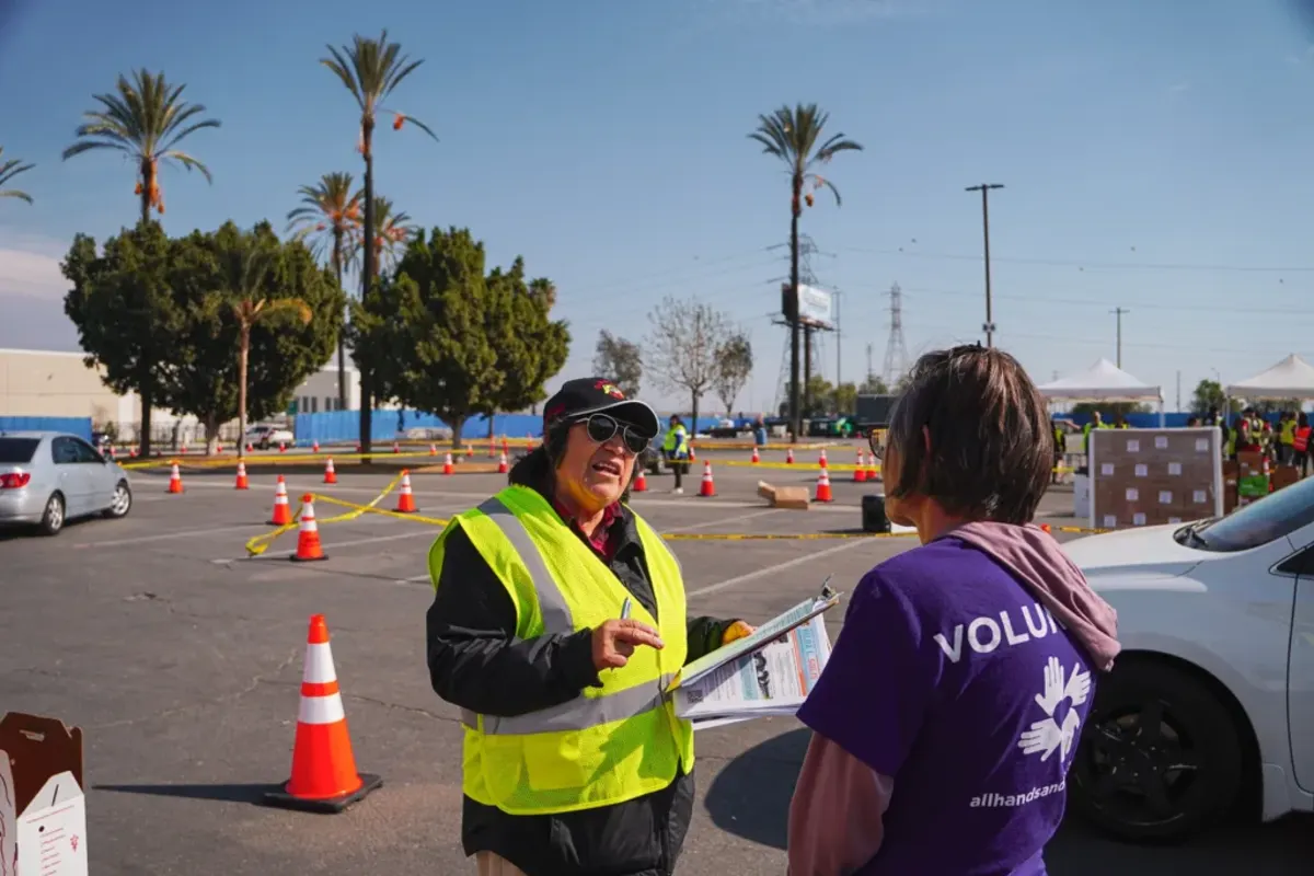 All Hands and Hearts volunteer working with local volunteer in California