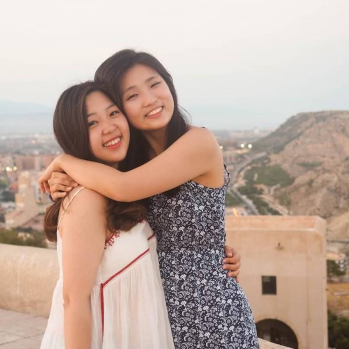 Alicante students hugging