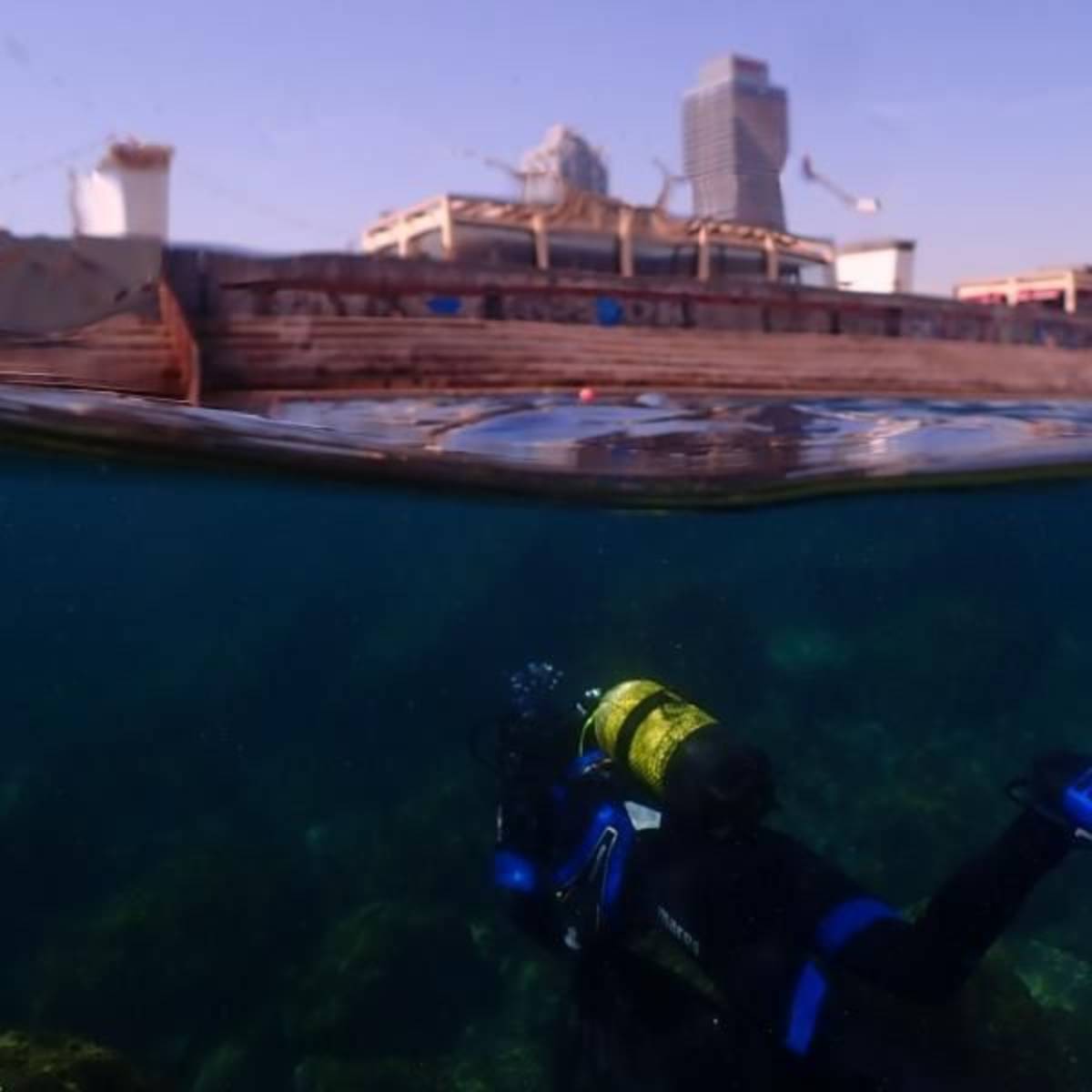 Barcelona_diving_marina.