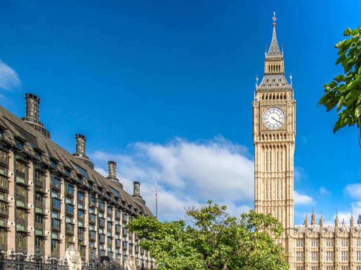 Big Ben and the Houses of Parliament on a sunny day in London.