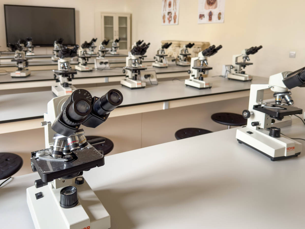 Biology laboratory at MediCampus Europeo, Faculty of Medicine in Malta