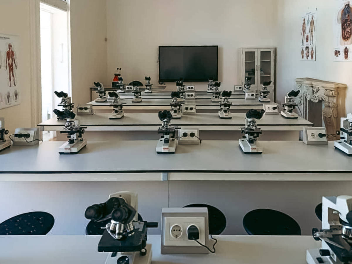 Biology laboratory at MediCampus Europeo, Faculty of Medicine in Malta