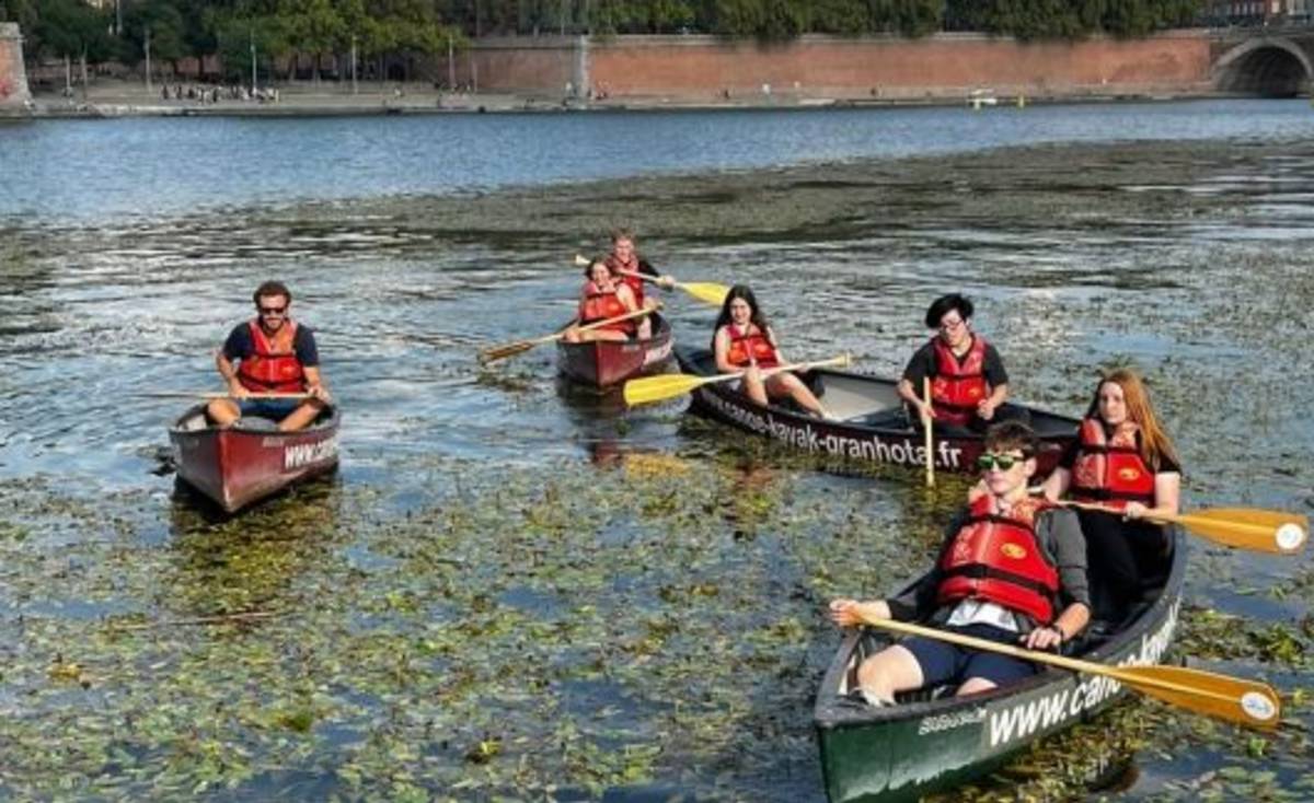 Canoe activity on study abroad program in France