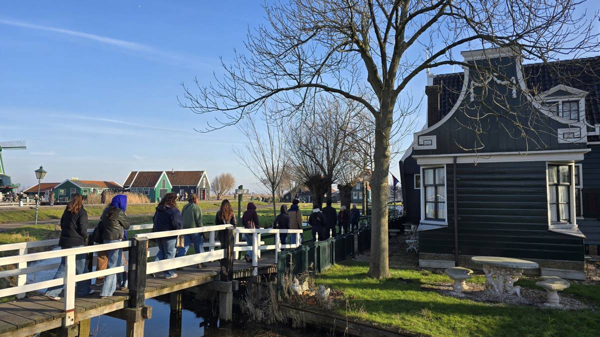 CES students at the Zaanse Schans during our Dutch Discovery Trip