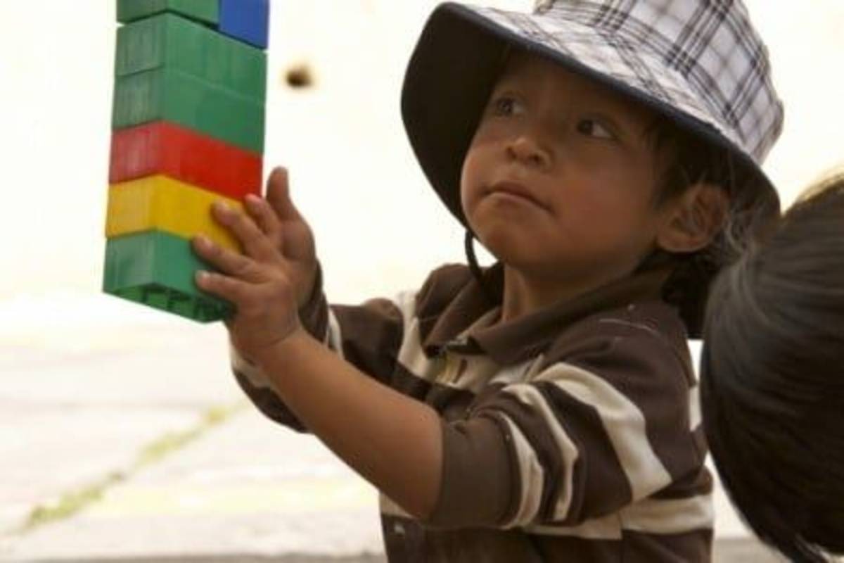 Child with lego 