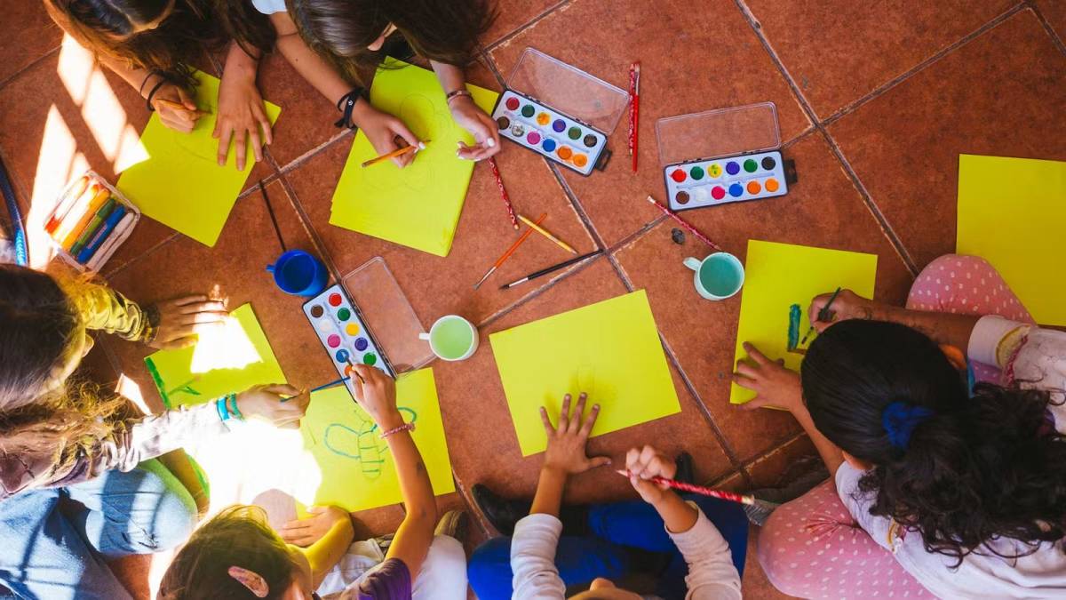 Children Painting on the floor in Costa Rica