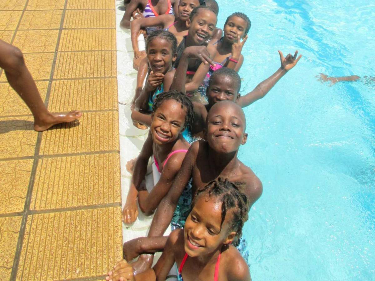 Class trip to the swimming pool