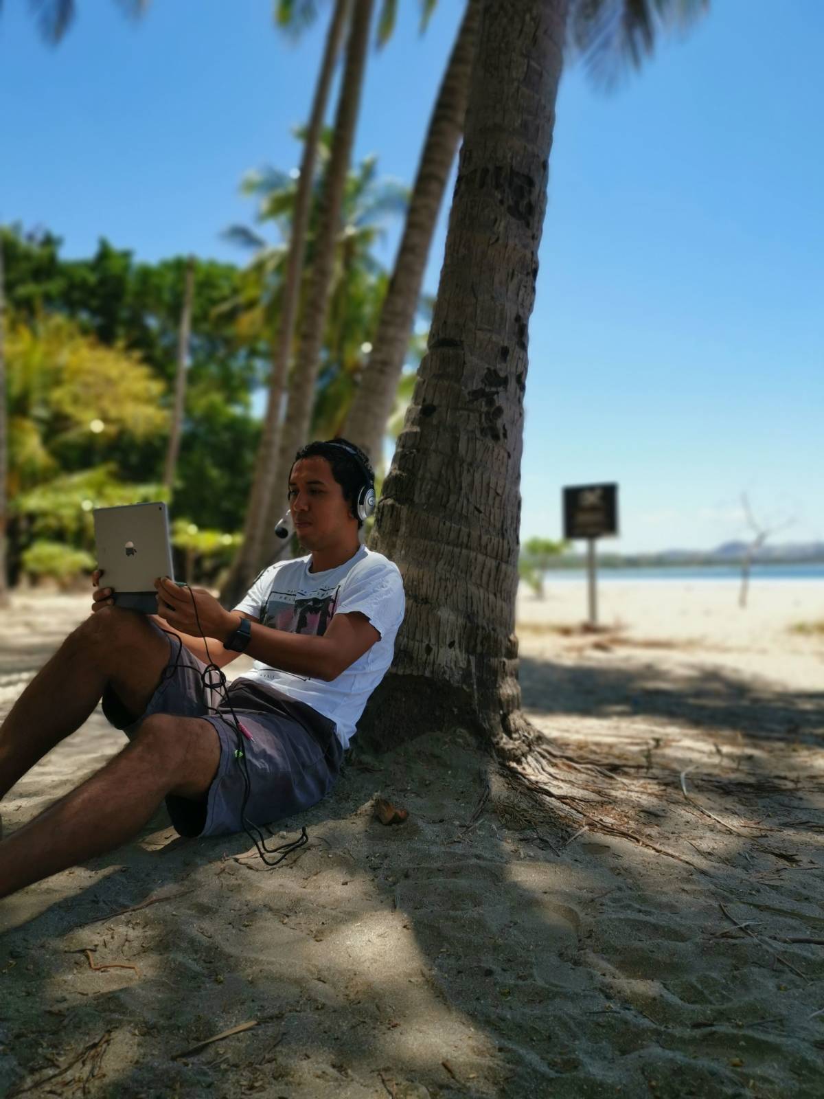Online Spanish Courses while on a beach