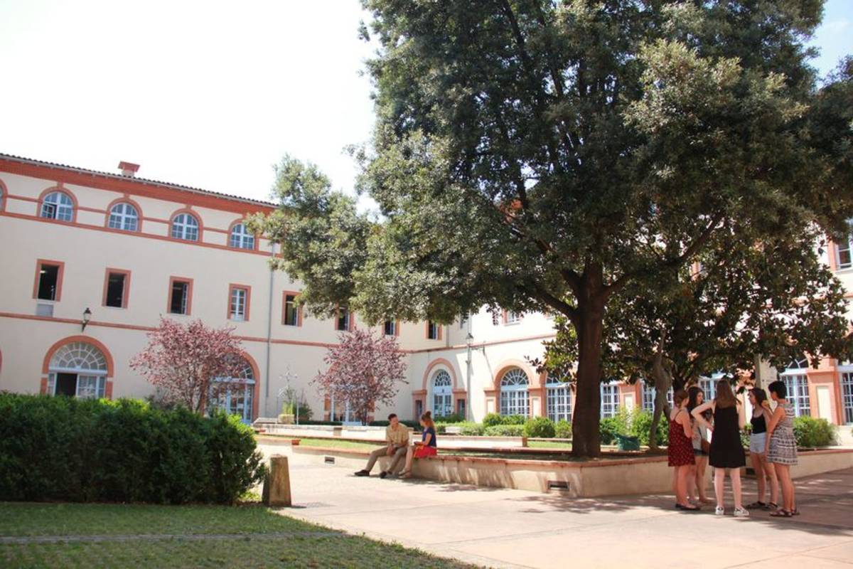 Courtyard in Toulouse