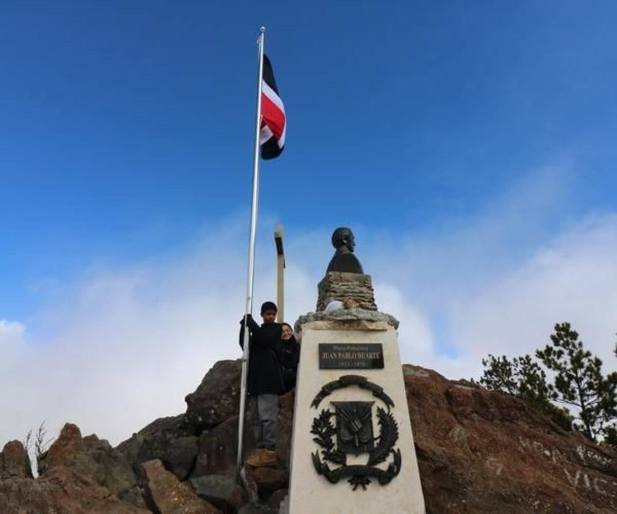 dominican-flag-pico-duarte