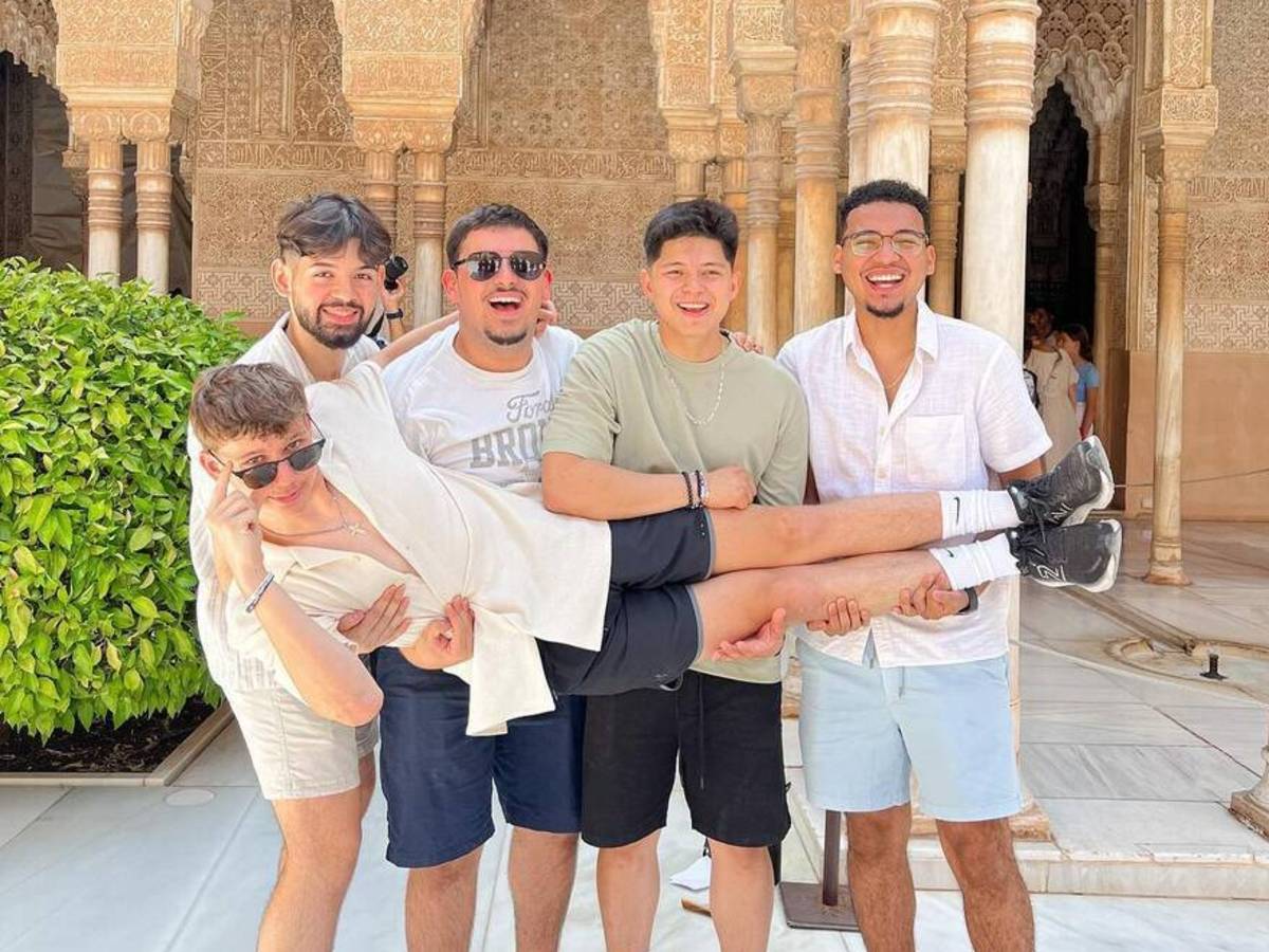 Friends in Granada