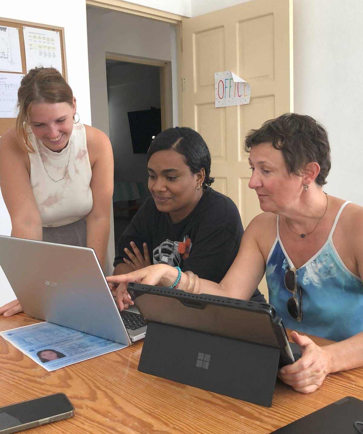Fundación Aldeas De Paz volunteers in the office using laptop and tablet