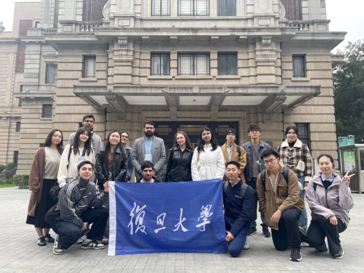 GAC-Chinese Language Program Participants in a Photo at University