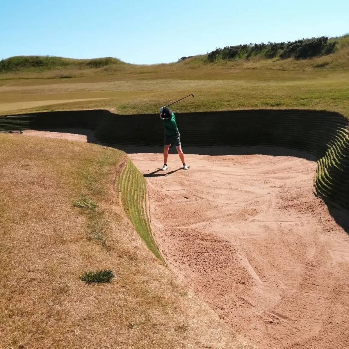 golf bunker shot at kingsbarn links