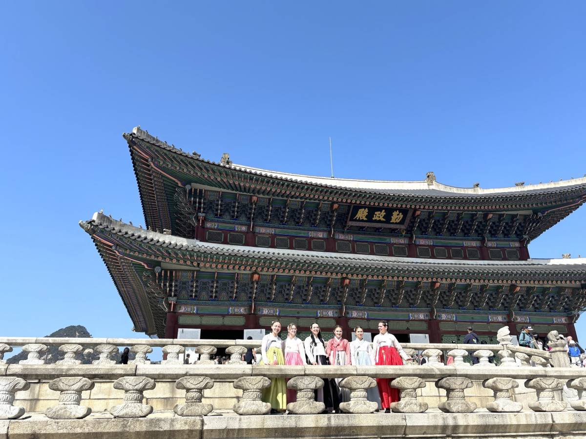 Hanbok Temple Group Picture 