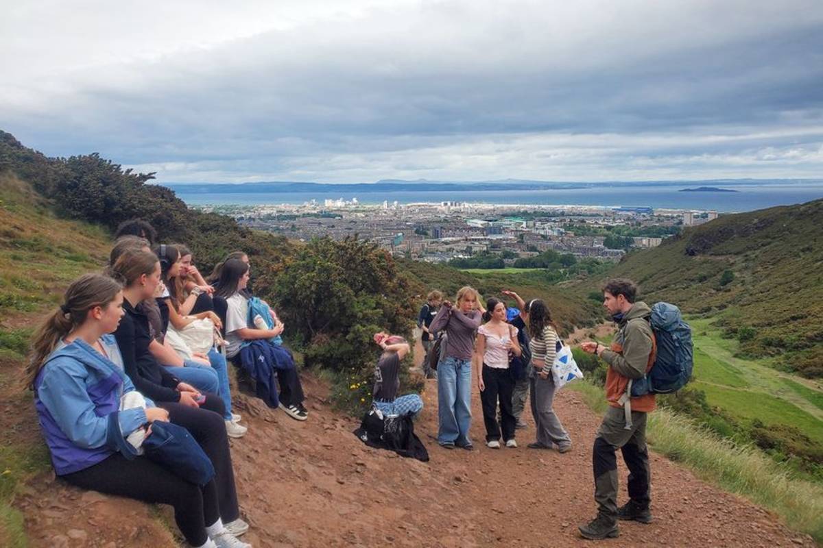 Hike to Arthur's Seat in Edinburgh
