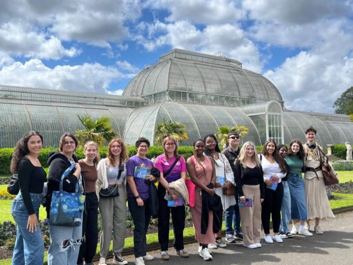 IES Abroad students visit the Palm House at Kew Gardens in London.
