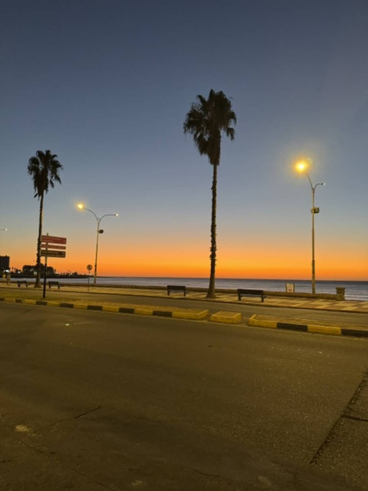 Intern walking along the coast of Punta del Este after a workday