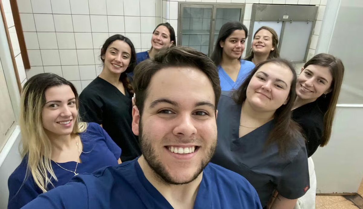 IVHQ Healthcare Volunteer Group taking a selfie