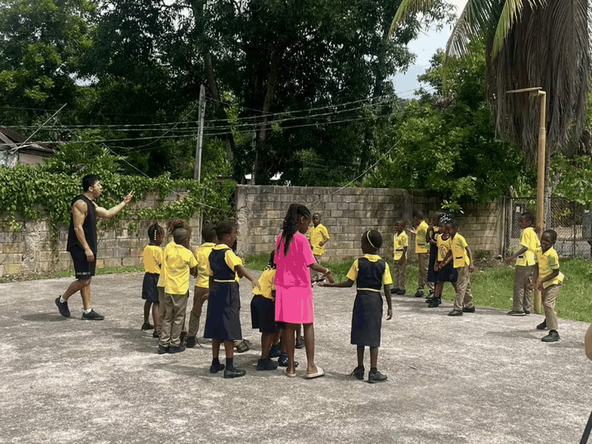 IVHQ Volunteer Coaching a Sports Development Class in Jamaica 