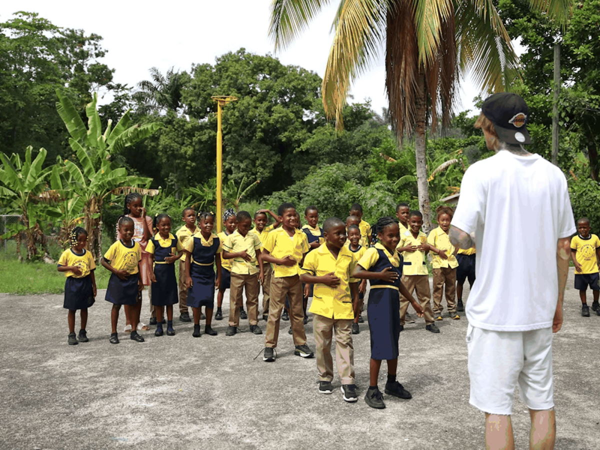 IVHQ Volunteer Coaching Local Children in St Mary Jamaica