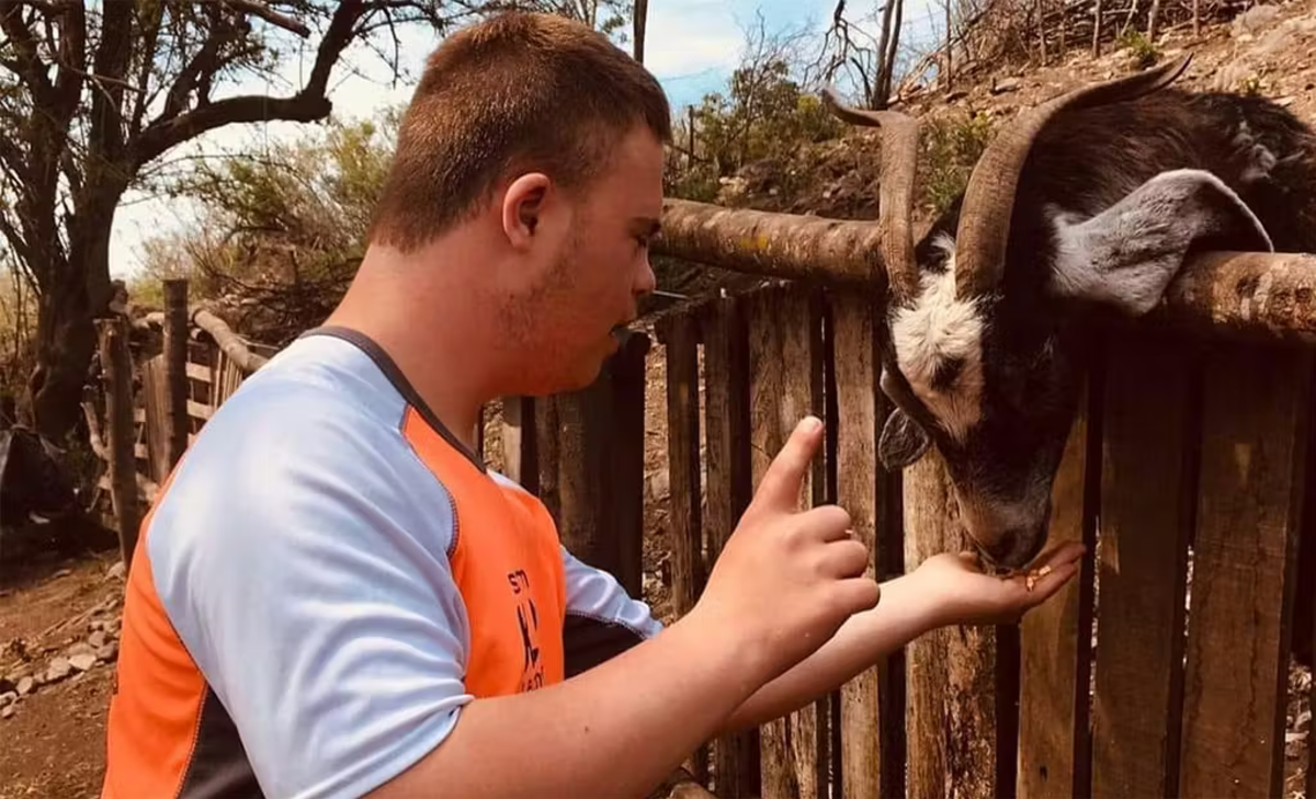 IVHQ Volunteer feeding a goat in Argentina