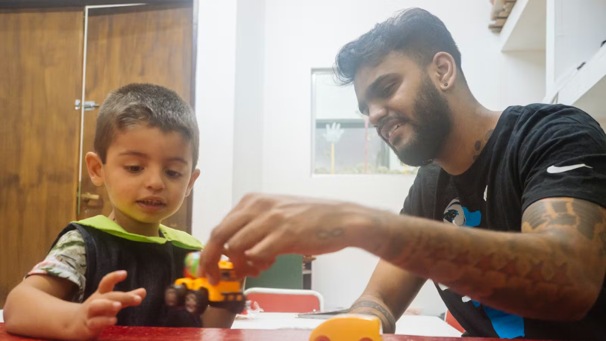 IVHQ Volunteer playing with a child in Argentina
