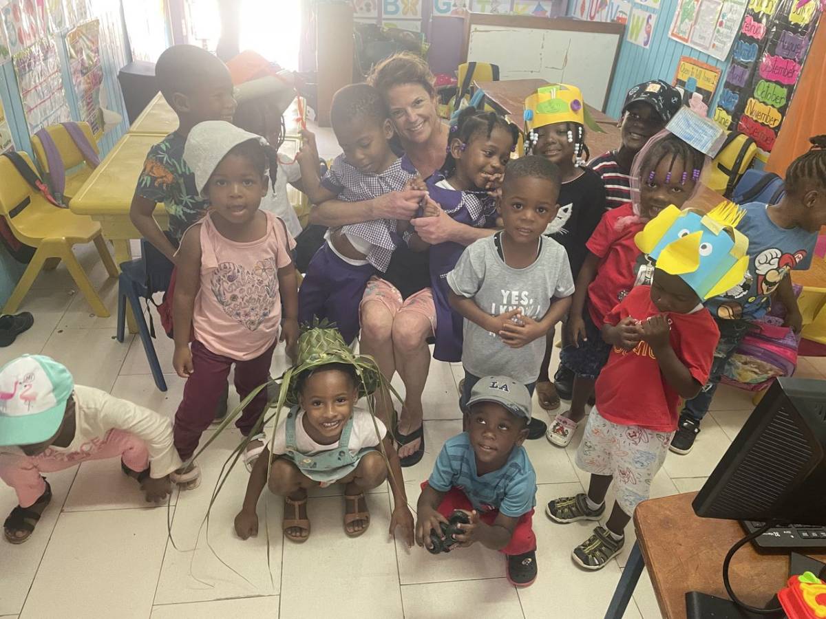 IVHQ Volunteer Posing with her class of Special Needs Class