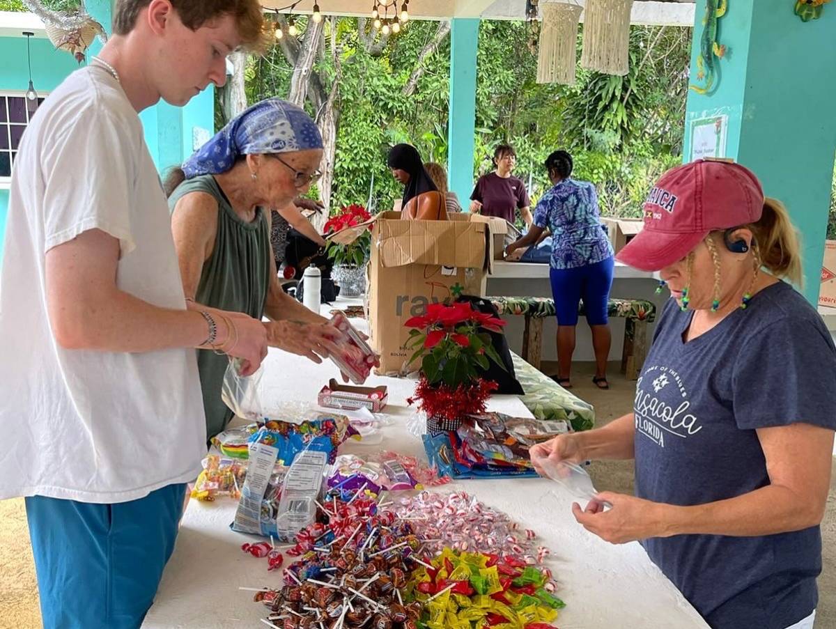 IVHQ Volunteers Packing Christmas Gifts for Local Children