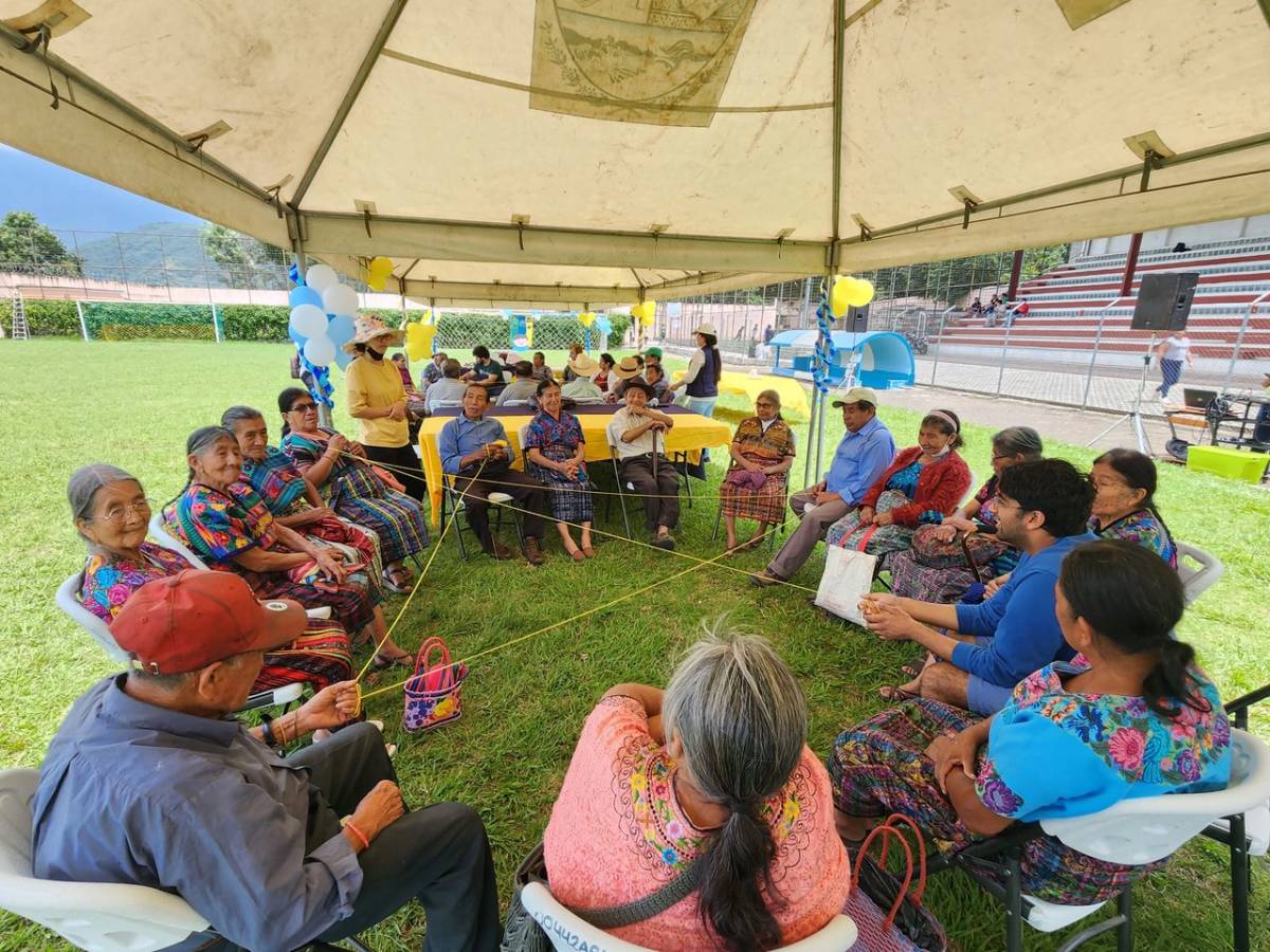 IVHQ Volunteers playing Games with Senior Citizens in Guatemala