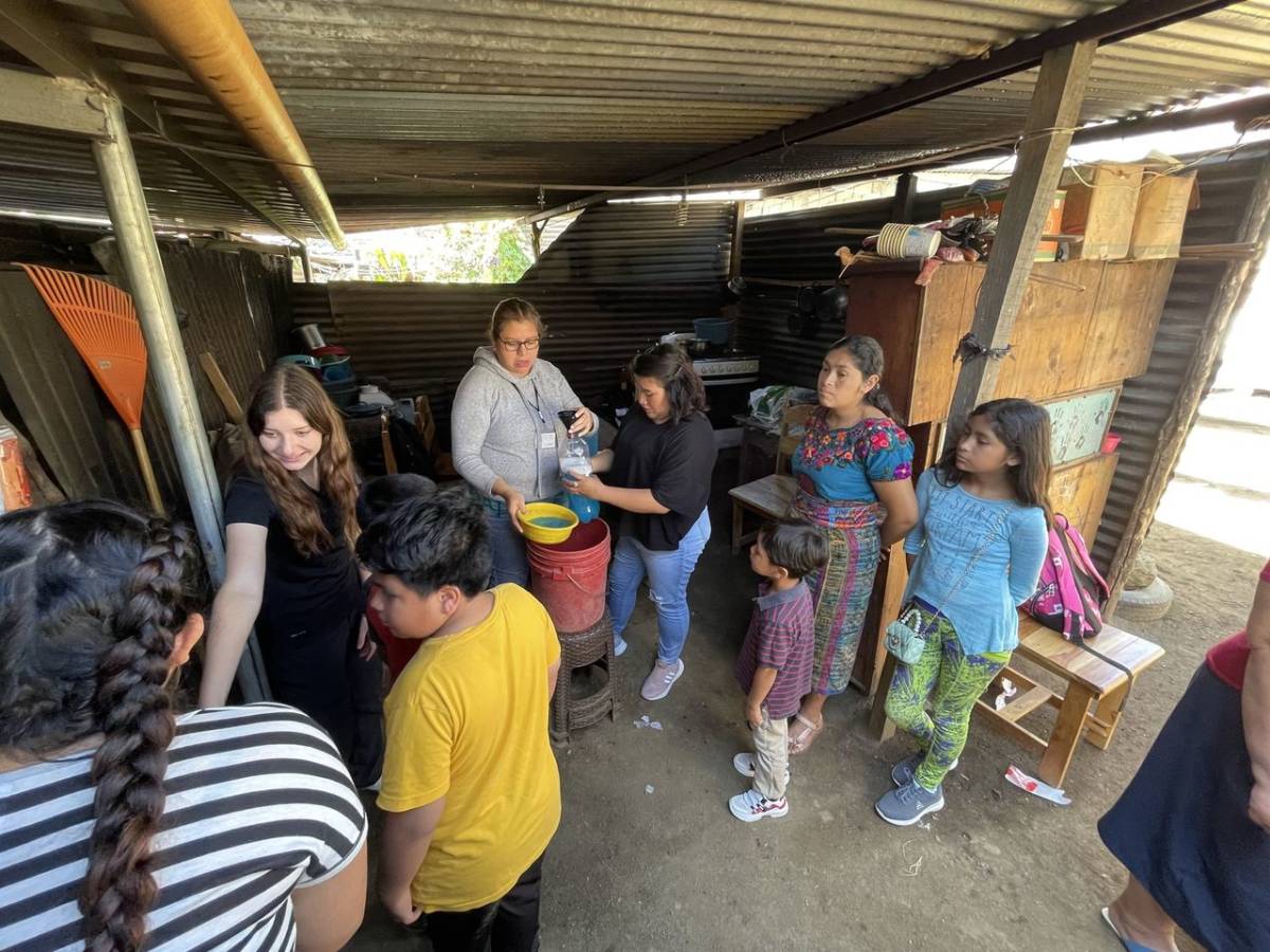 IVHQ Volunteers Providing Food and Drink for Women in Guatemala