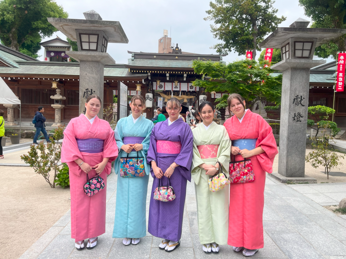 Kimono wearing