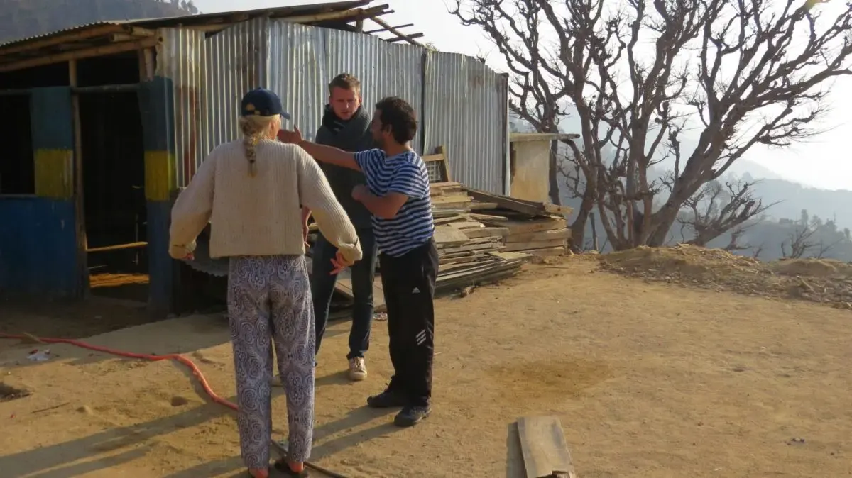 Local team helping volunteers in Nepal