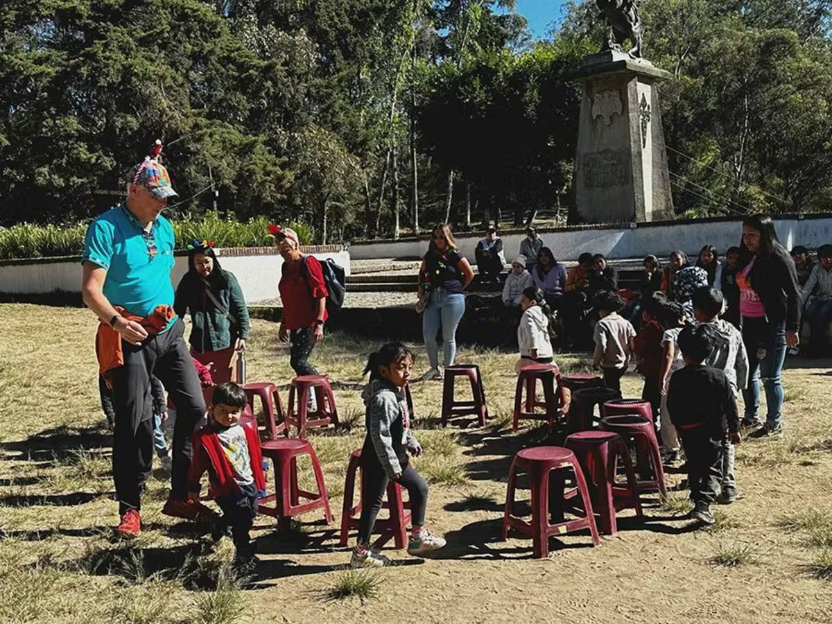 Male Volunteer Organizing a game for Children in Guatemala