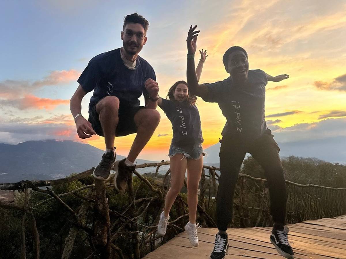 Maximo Nivel Gap Year program participants in Guatemala