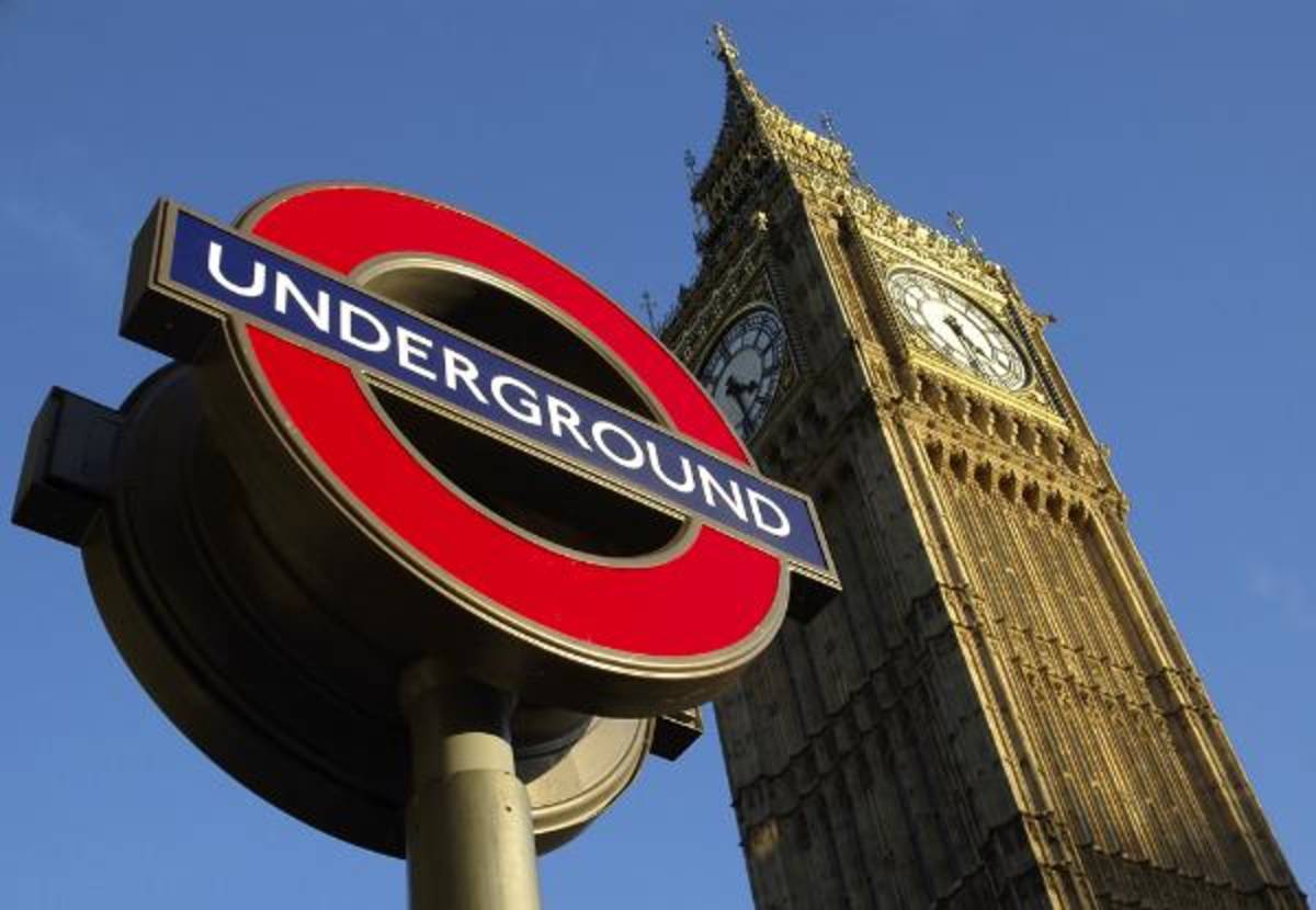 Mind the Gap Study Abroad in London, England with CEA Study Abroad