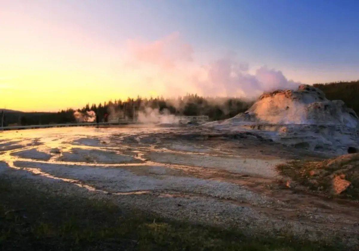 Picture of old faithful