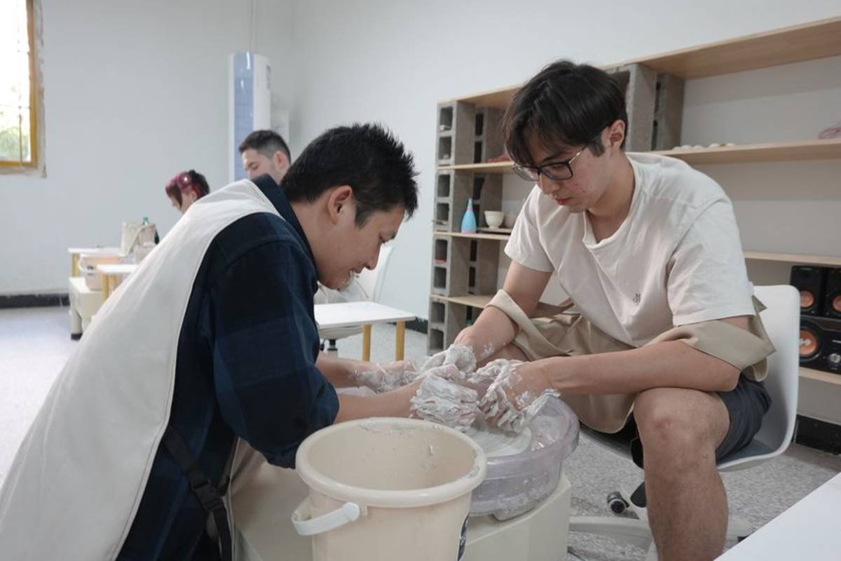 Pottery class on program in Shanghai