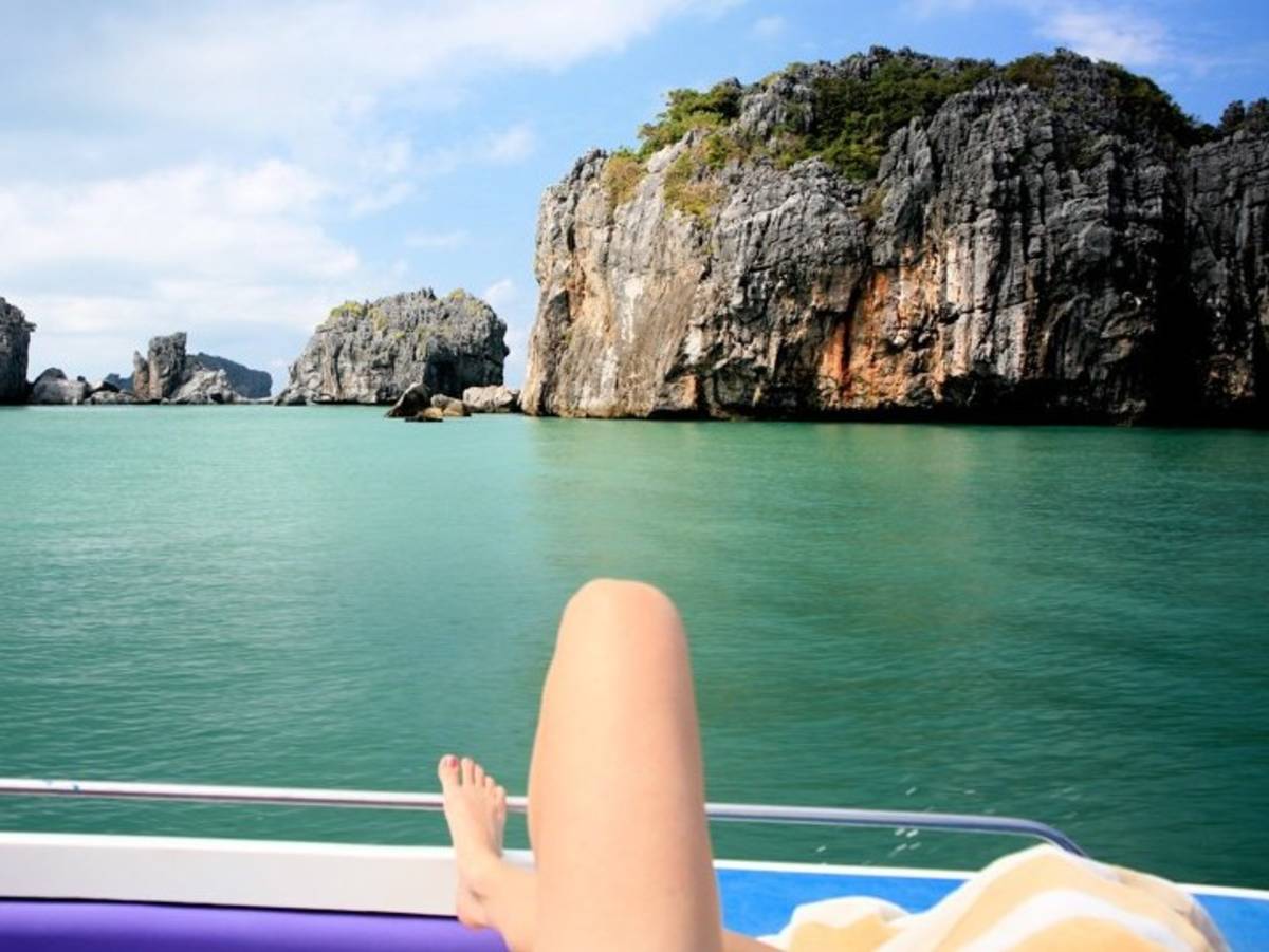 Relax on Thailand island boat trips between teaching abroad